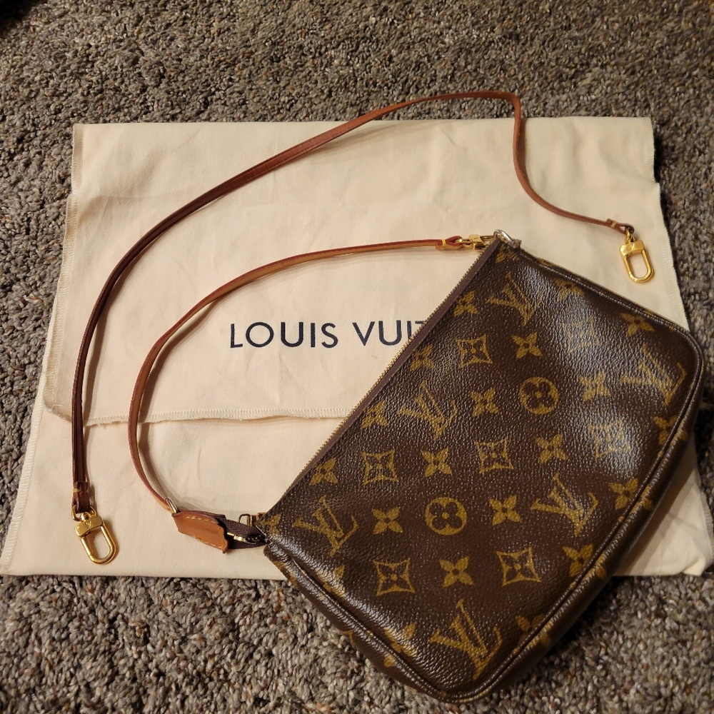 Louis Vuitton purse Auth